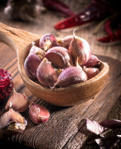 Fresh garlic cloves for ginger and garlic paste - Home Style Products